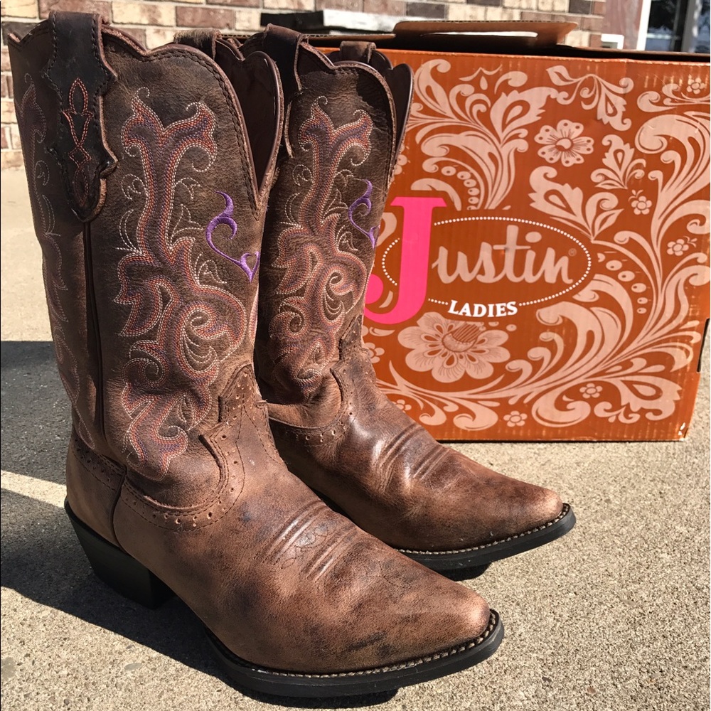 Justin chocolate puma cowgirl boots size 8.5
